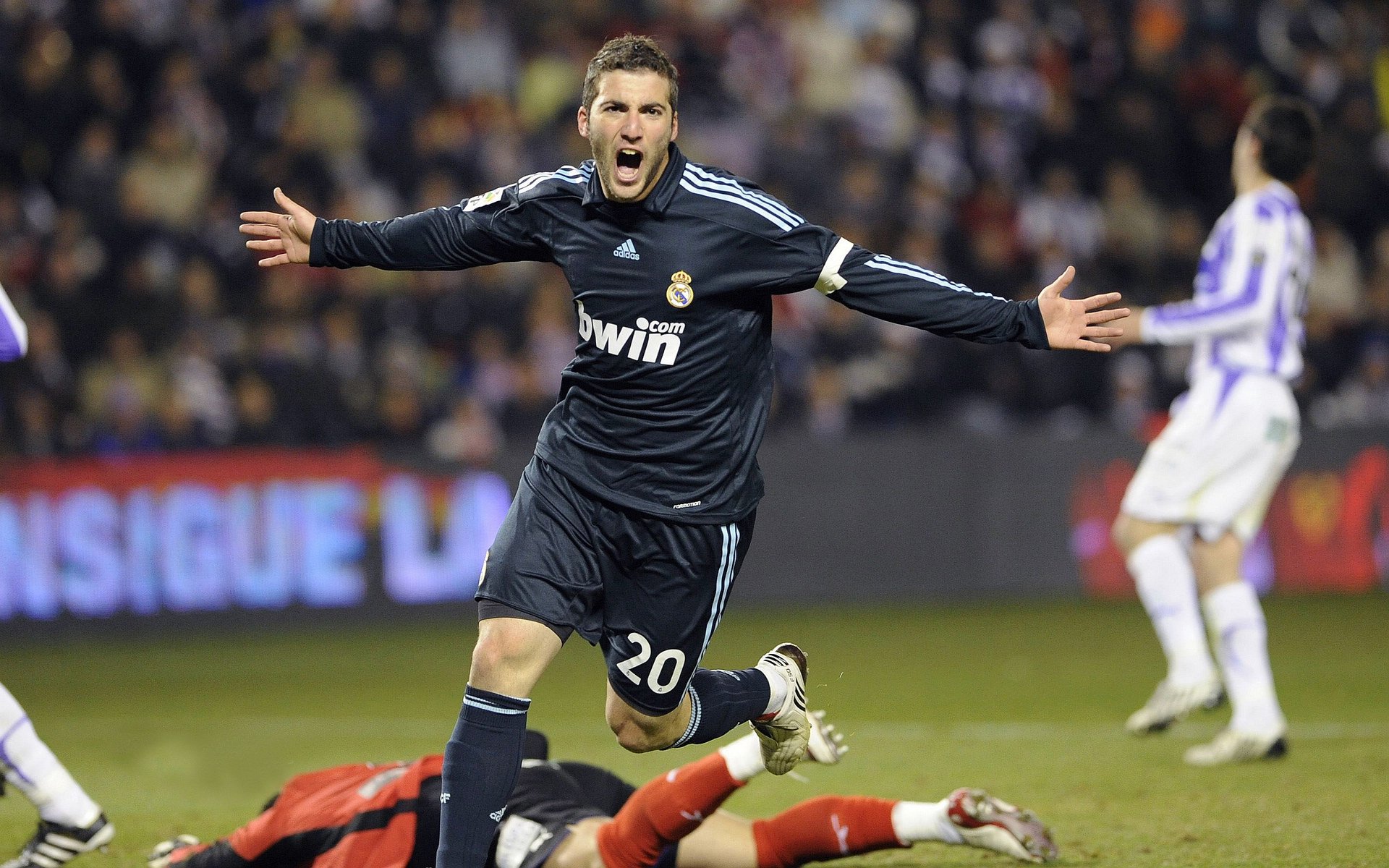 “亚戈·卡尔曼:阿根廷橄榄球的未来巨星,值得期待的全能球员”