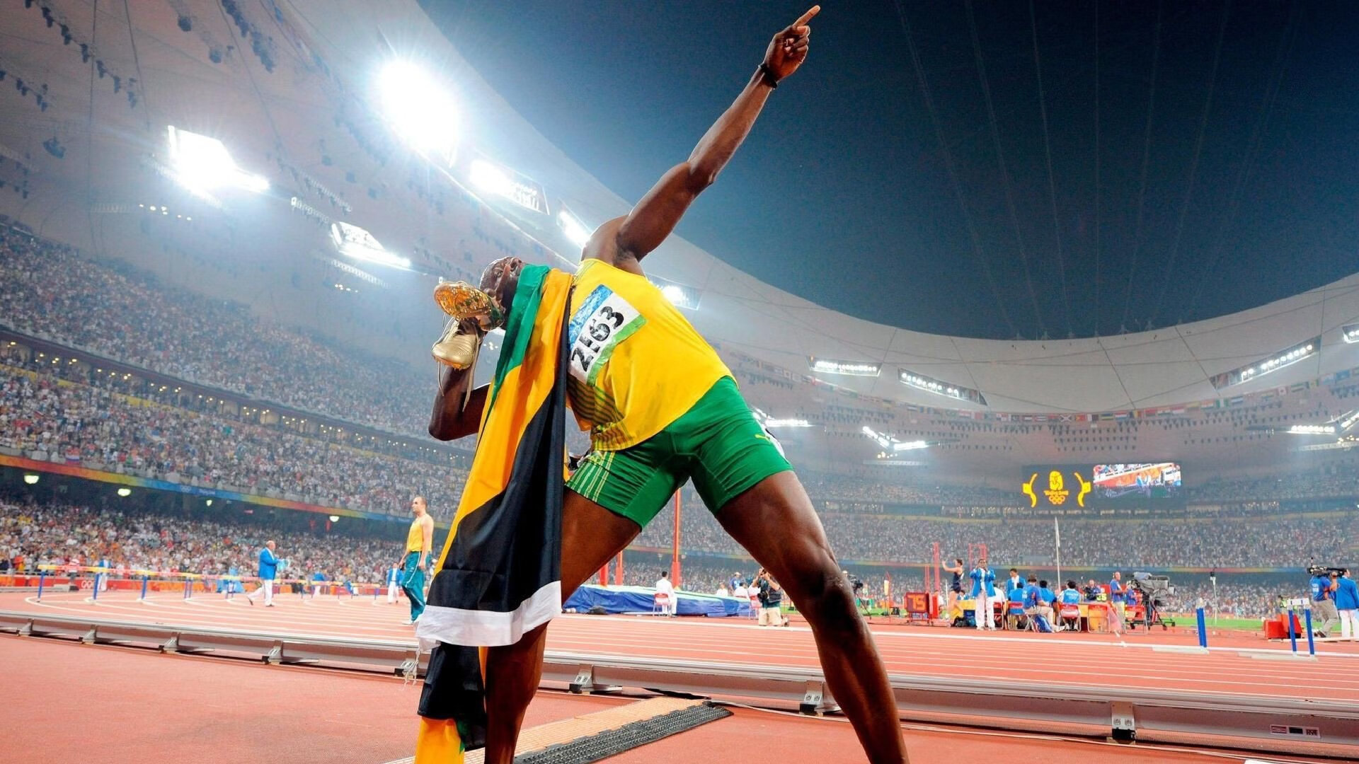 凯莉·麦基翁赛后感谢团队支持,凯莉·麦吉利斯现照