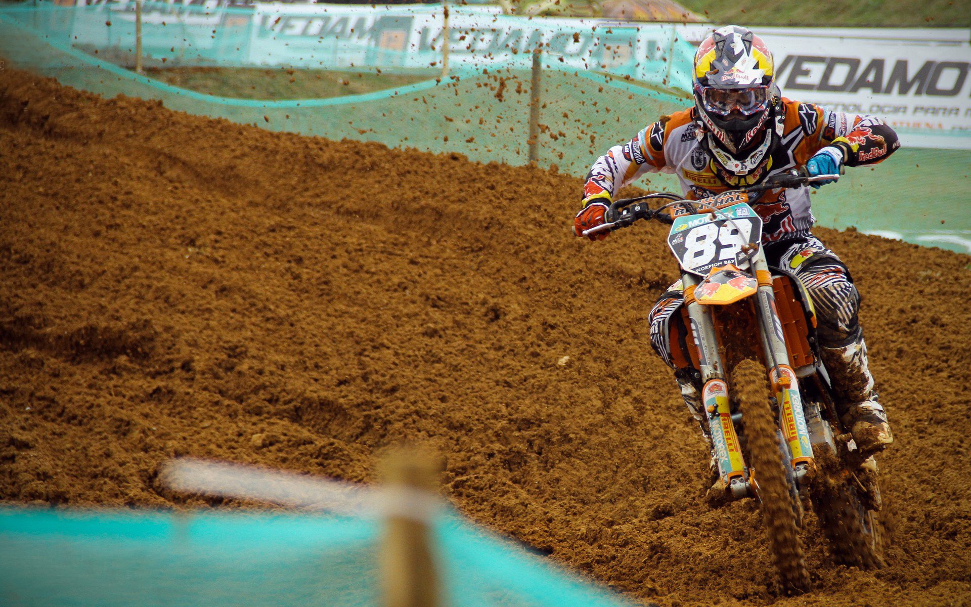 李恩:全黑队中场的“眼睛”,每一次传球都直指对方防线漏洞