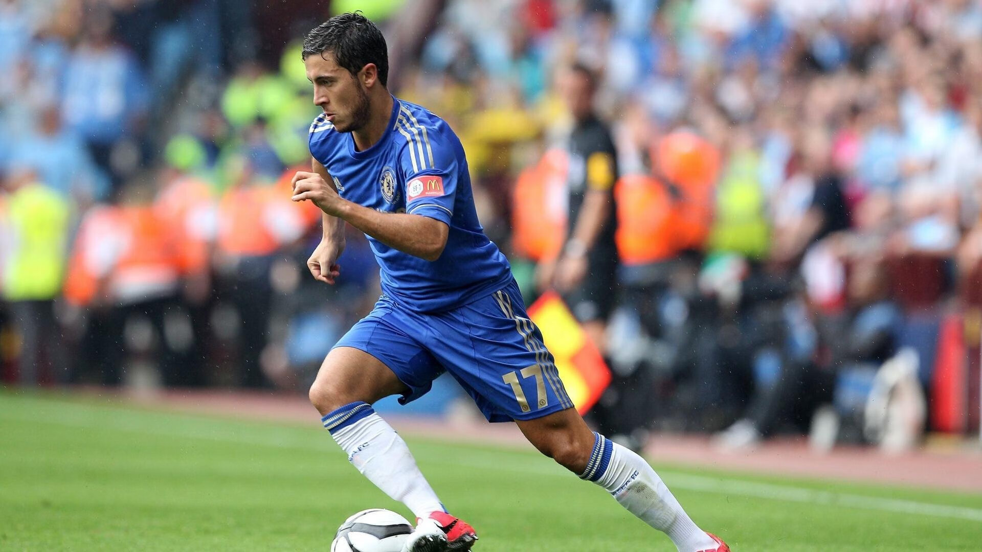 milanAPP下载入口官网-中国足球战术板块中中场组织者与前锋配合优化，足球队中场与前锋哪个重要